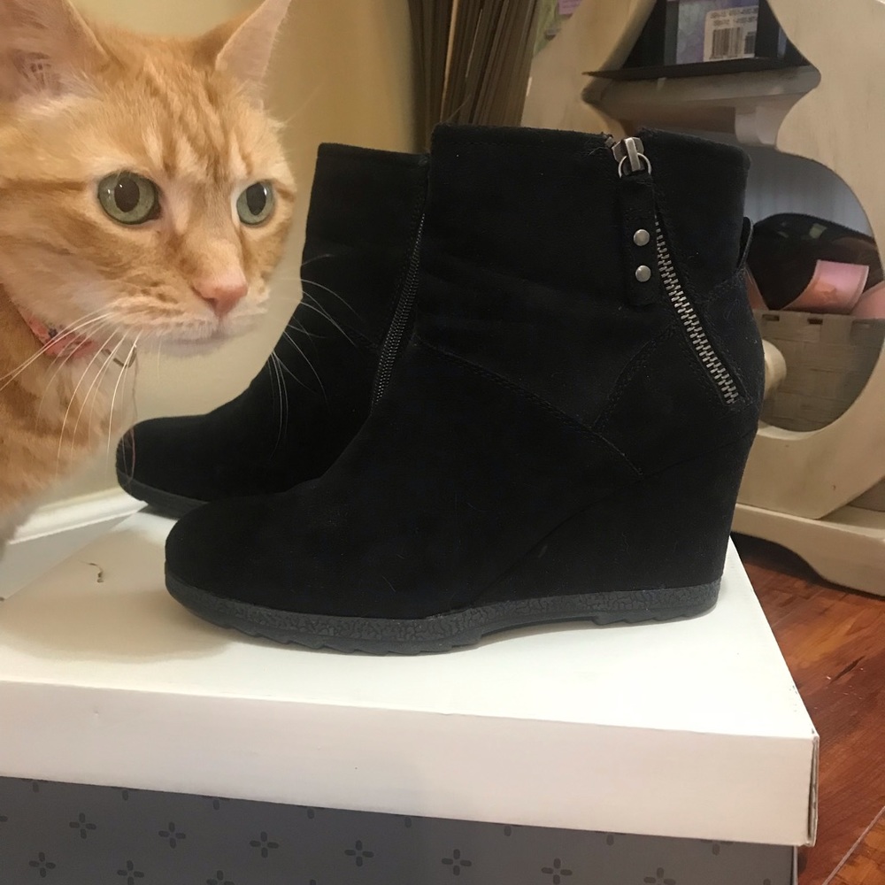 🖤 SUN+STONE WEDGE BOOTIES